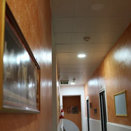 Santuario Hotel 3*